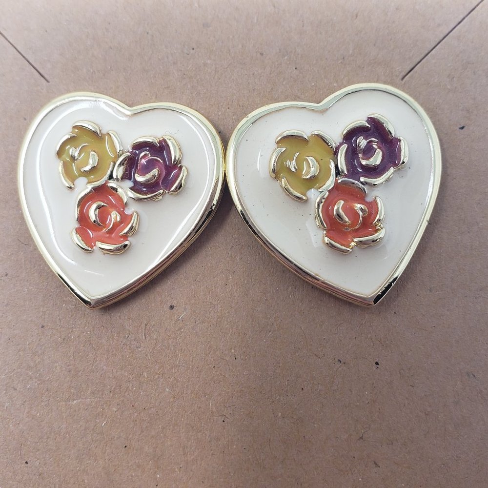 Gold Tone Cream Enamel Heart Shape Earrings Stud - Picture 2 of 4